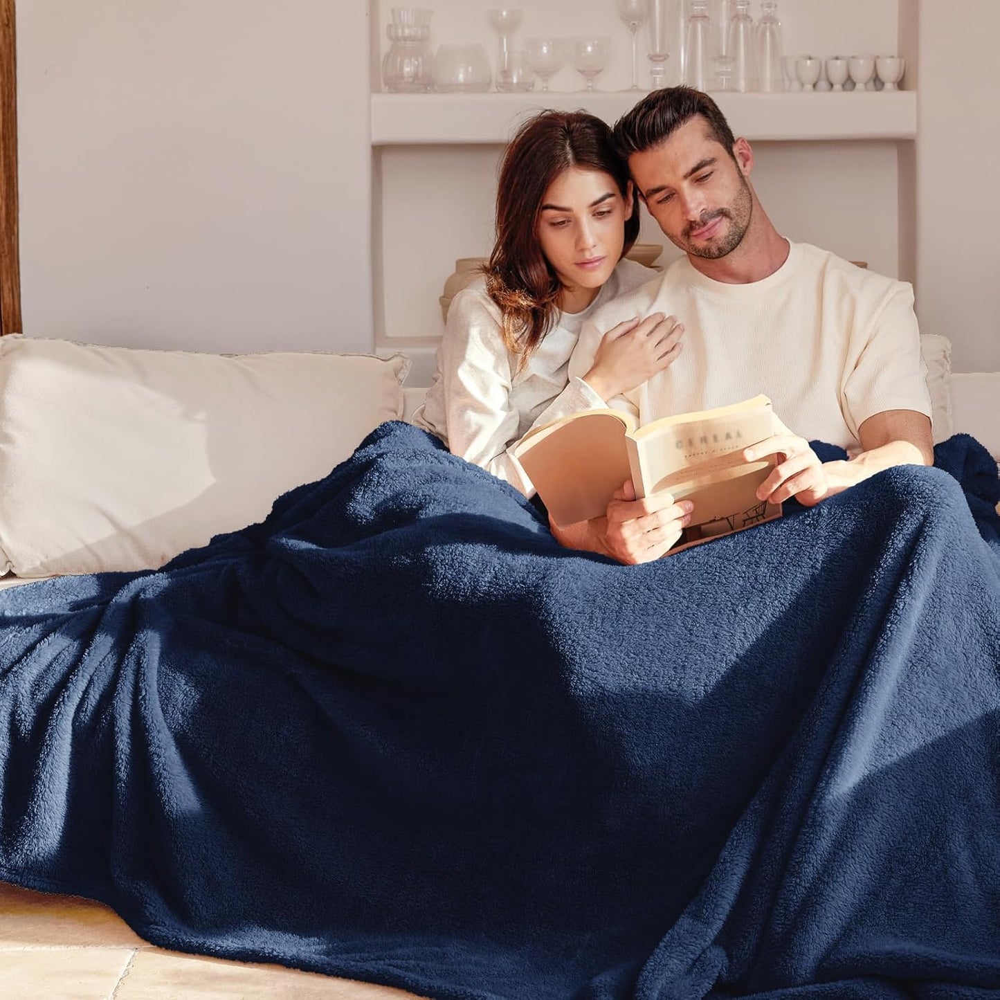 Exclusivo Mezcla Twin Size Flannel Fleece Blanket, Super Soft Velvet Plush Bed Blanket, Fuzzy Cozy and Warm for All Seasons, 60x80 Inches, Navy Blue