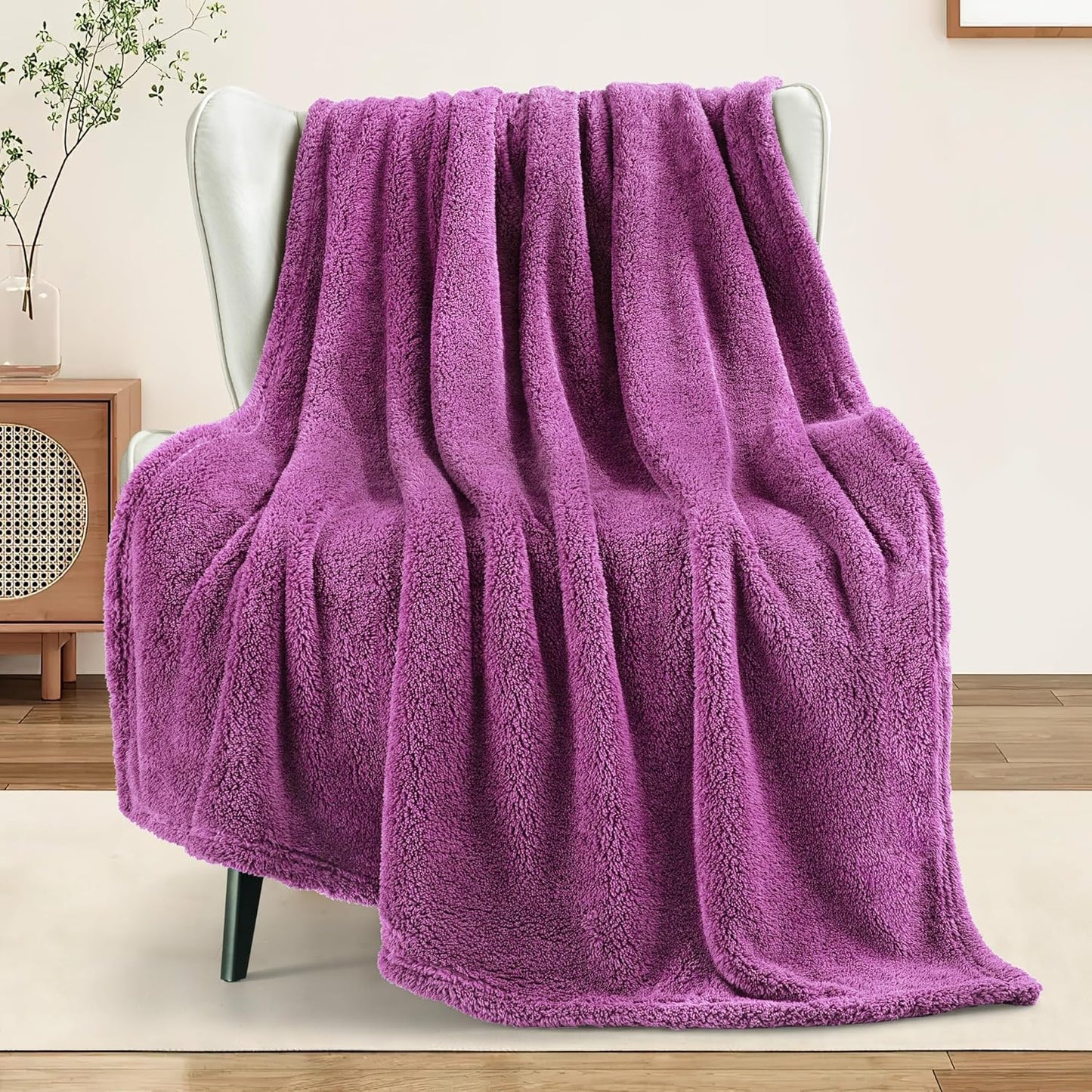 Exclusivo Mezcla Soft Fleece Throw Blanket for Couch, Super Soft Velvet Plush Bed Blanket, Fuzzy Cozy and Warm for All Seasons, 50x60 Inches, Purple
